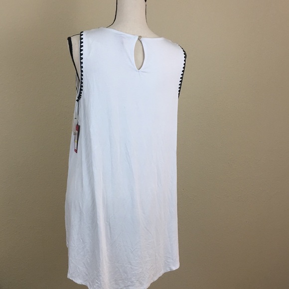 Vince Camuto Embroidered Hi-Lo Top Medium - Picture 3 of 7